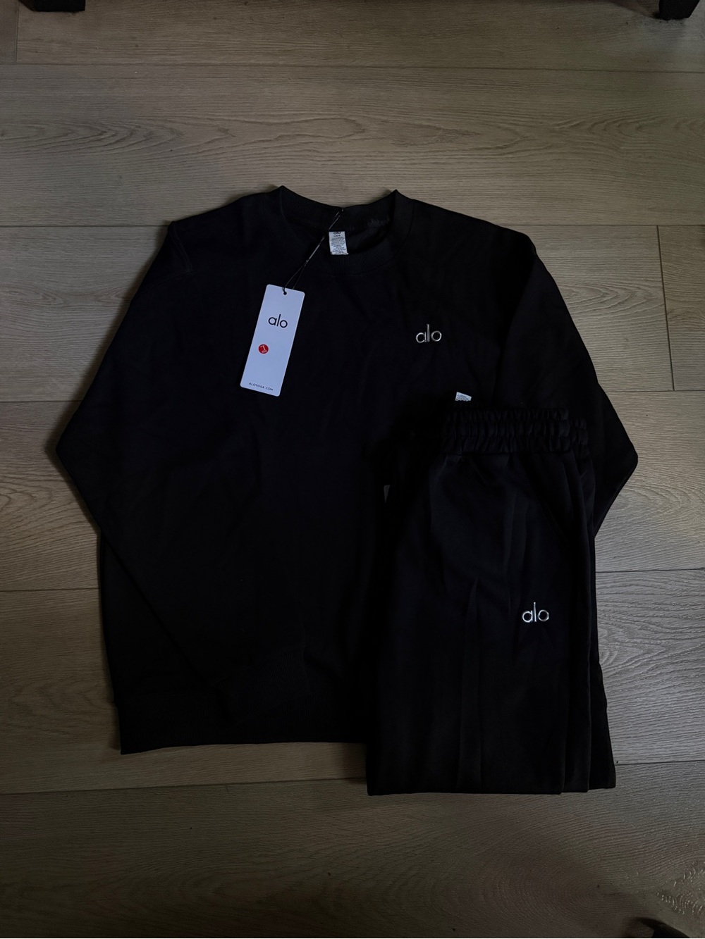 ALO Yoga Black Set - crewneck Top & Elastic Waist sweatpants